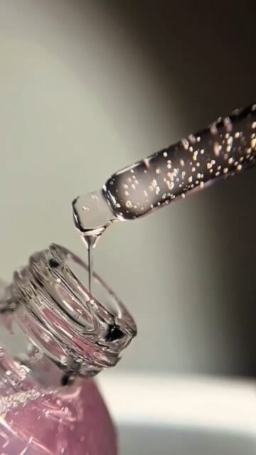 3 drops. Morning and night. 4-6 weeks.Alpha Arbutin blocks tyrosinase — the enzyme that triggers melanin
overproduction in dark spots. Not the melanin you have. Just the excess
being produced in areas where your skin is reacting to damage.Paired with Licorice Root, which calms the inflammation that drives
that overproduction.The ingredients do the work. You just have to be consistent.NGN 15,000. Link in bio.#AlphaArbutin #SkincareNigeria #DarkSpotTreatment #MelaninSkincare #LevaireBeauty